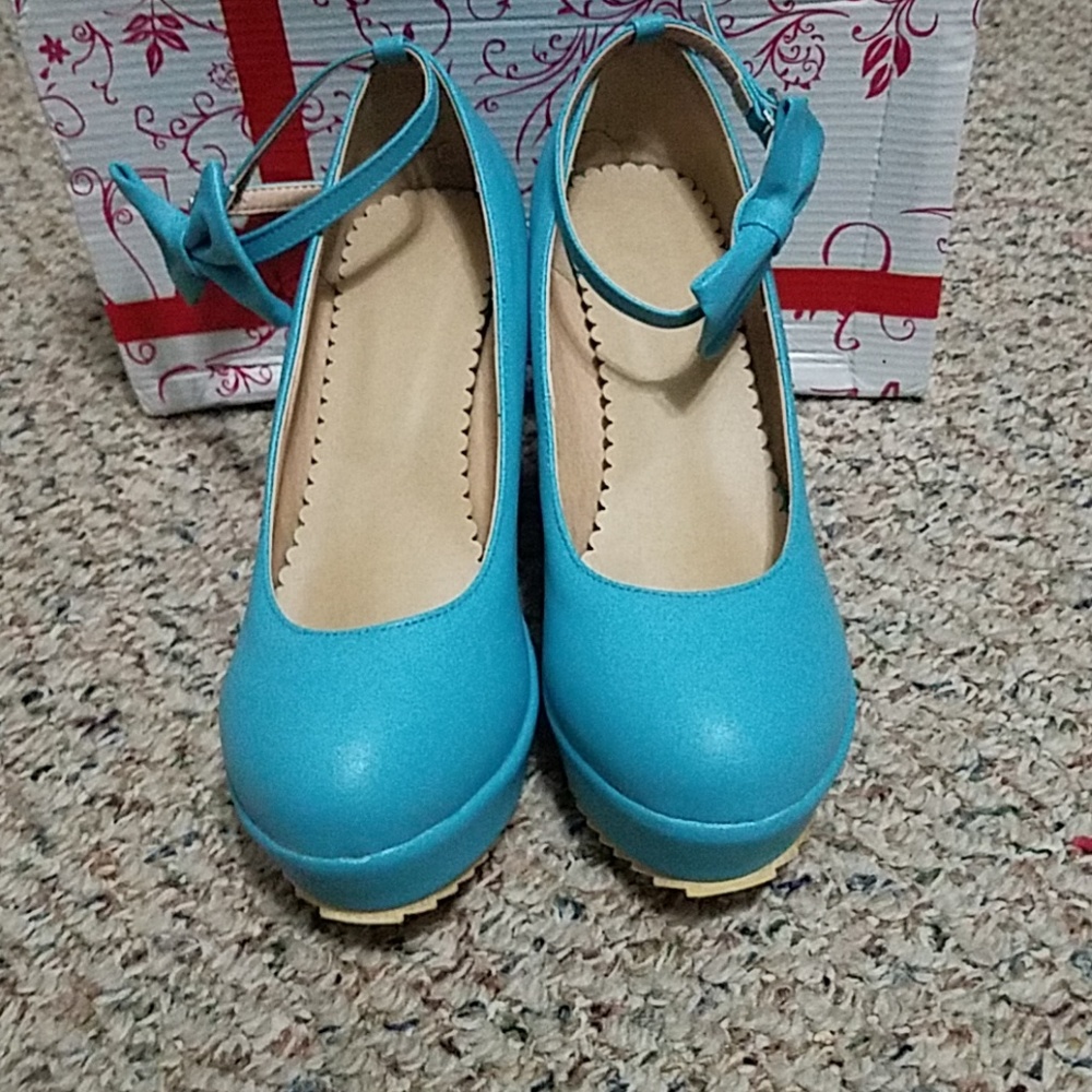 Turquoise pumps - Picture 2 of 3